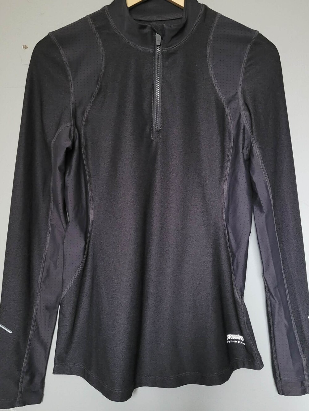 Running Room Small Charcoal Athletic Fit Top